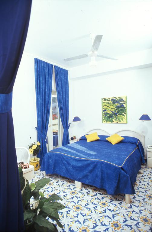 Hotel La Sirenella ラッコ・アメーノ エクステリア 写真